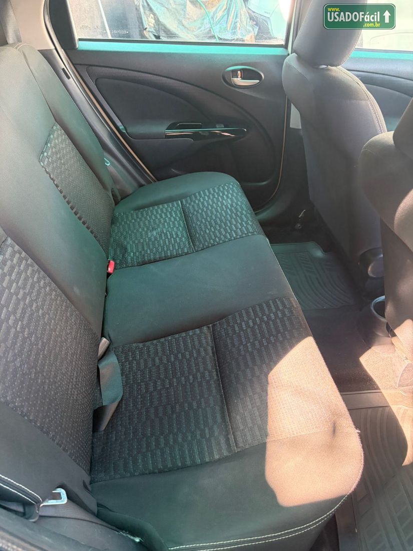 Toyota Etios Hatch Cross 1.5 Mecânico Flex 2014/2014 — foto 11 de 12