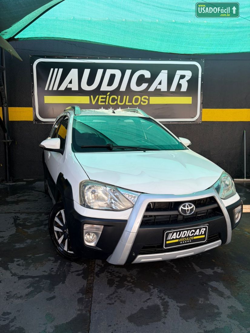 Toyota Etios Hatch Cross 1.5 Mecânico Flex 2014/2014 — foto 2 de 12