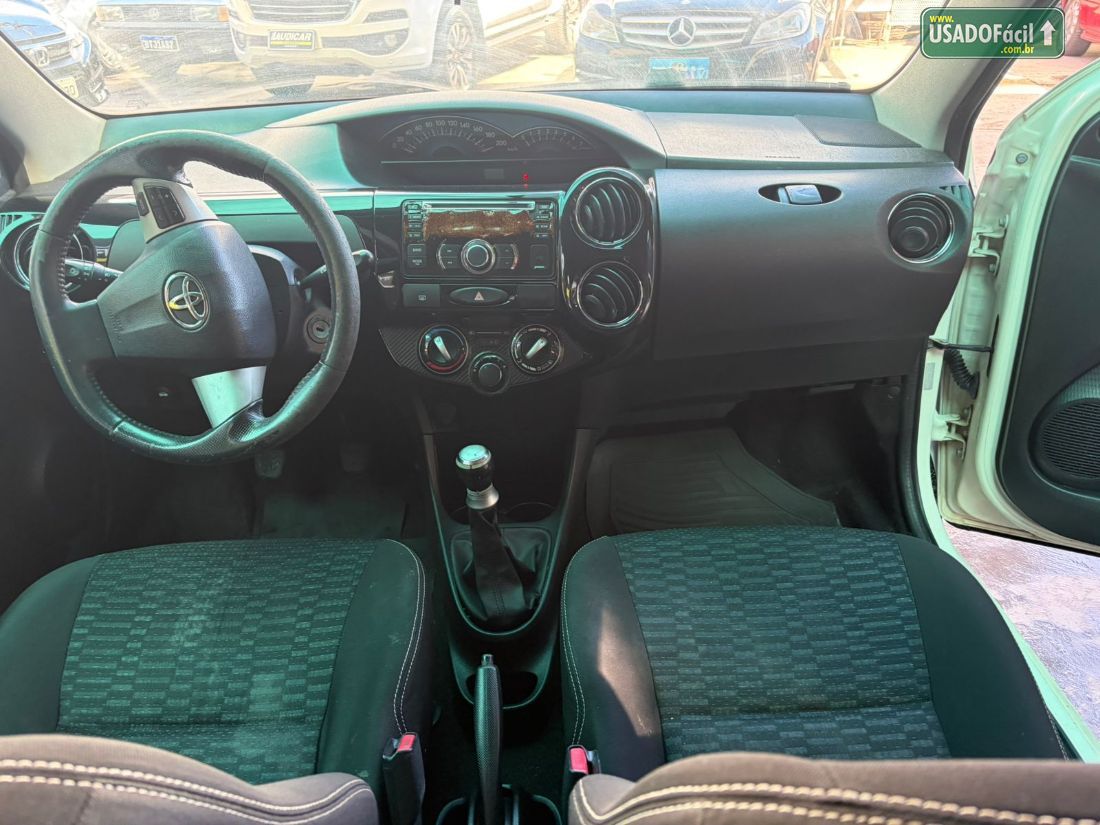 Toyota Etios Hatch Cross 1.5 Mecânico Flex 2014/2014 — foto 8 de 12