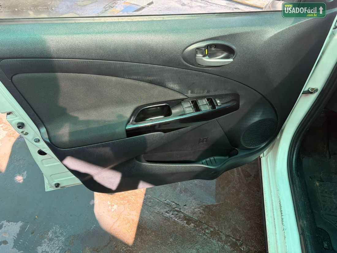 Toyota Etios Hatch Cross 1.5 Mecânico Flex 2014/2014 — foto 9 de 12