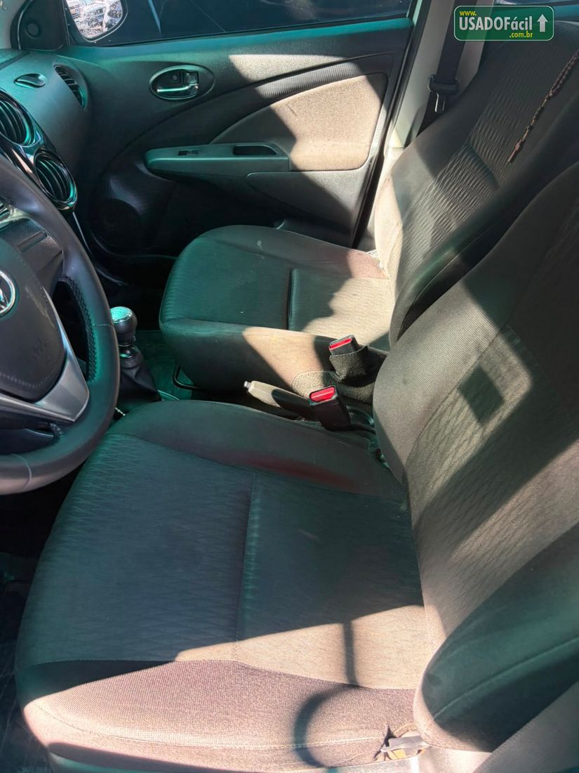 Toyota Etios Hatch X 1.3 Mecânico Flex 2017/2018 — foto 13 de 14